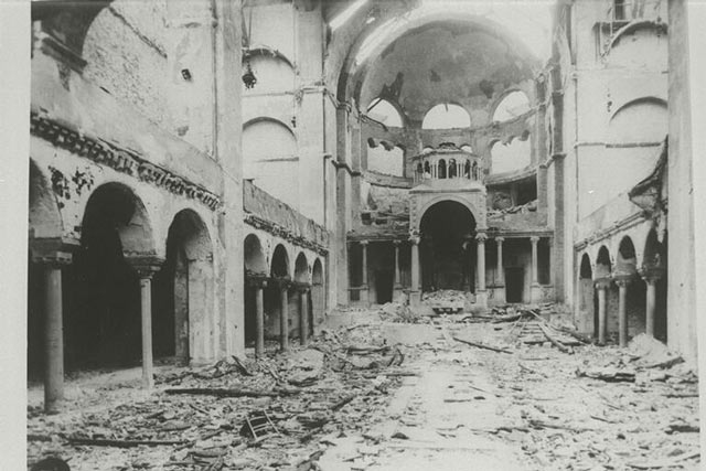 noche de los cristales rotos sinagoga destruida noche de los cristales rotos sinagoga destruida